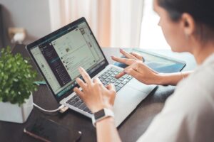 オンラインカウンセリングは女性におすすめ？選び方とポイントを徹底解説！