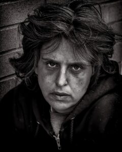 孤独が怖いけど人と会うのも疲れる時、どう対処すればいい？